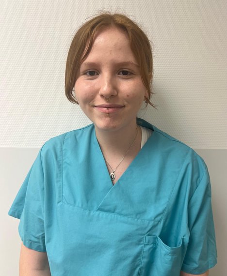 Mona Weber, Auszubildende