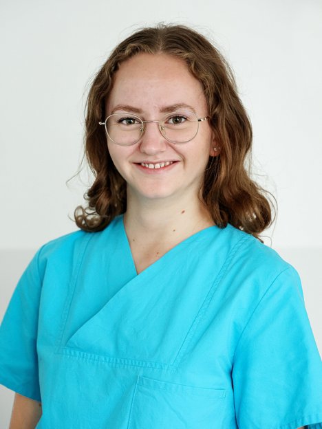 Emily Lein, Auszubildende
